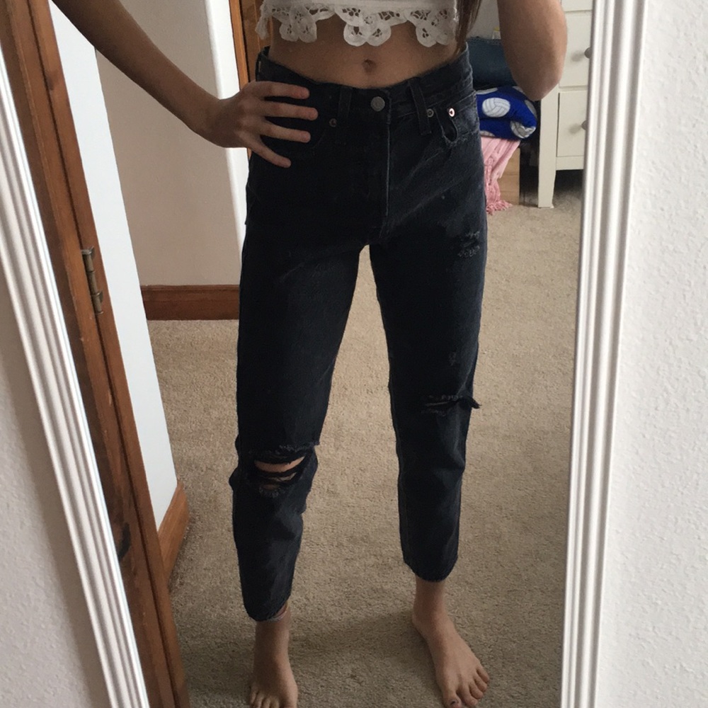 Levi’s black mom jeans